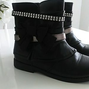 CRB girl black ribbon boots 4